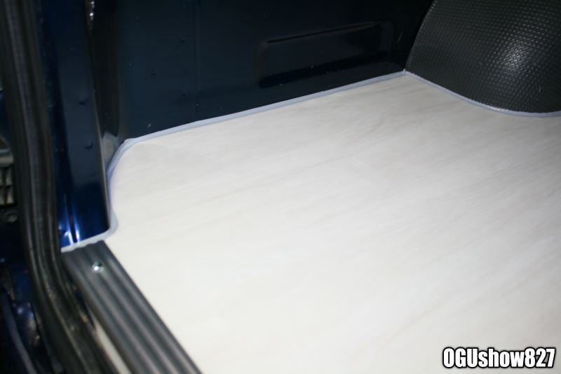 ハイエース　スーパーロングDXバン　床貼り加工　床パネル　ステップカバー　家族で車中泊