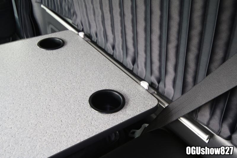 ハイエース　ワゴンGL　リアスピーカー天井埋め込み　リアモニター増設　レール式テーブルオーダー製作