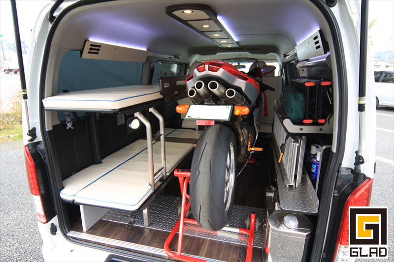 ハイエース片面２段ベッドGLADステップベッド搭載　オンロードバイク積載トランポ