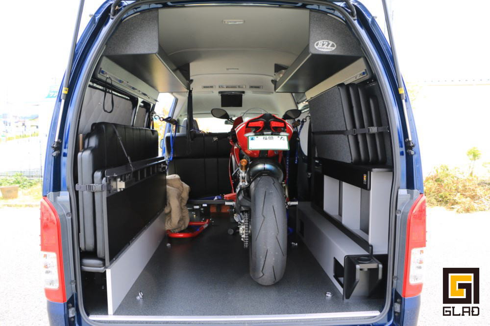 ハイエース　ロードバイク積載　片面２段ベッド　ソファ　ベッド格納　トランポ