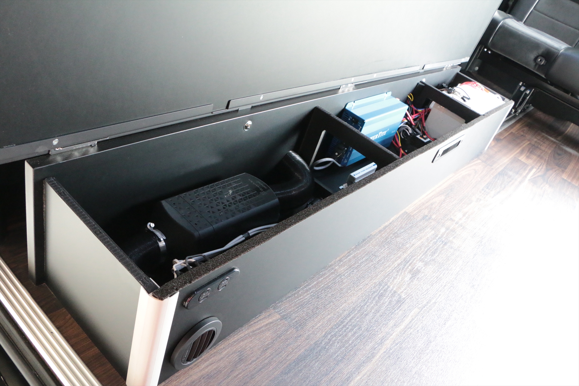 ＦＦヒーター＆サブバッテリーシステム収納ボックス