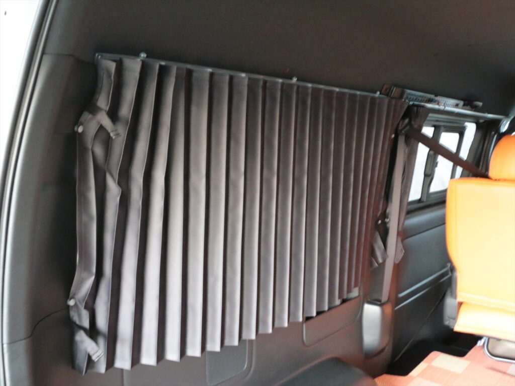 ハイエース車中泊に遮光カーテン