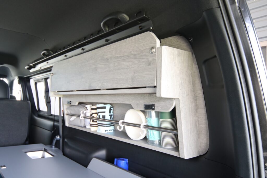 窓埋めパネルを利用した収納ラック