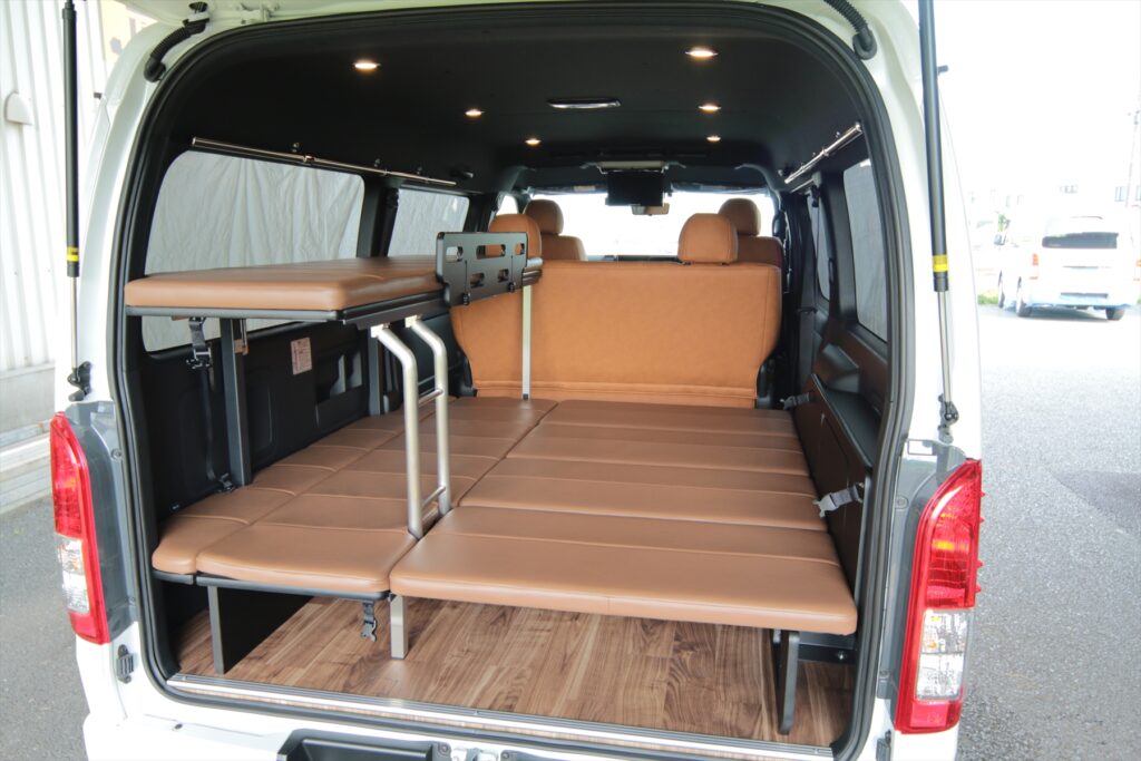 ハイエース２段ベッド　GLADステップベッド