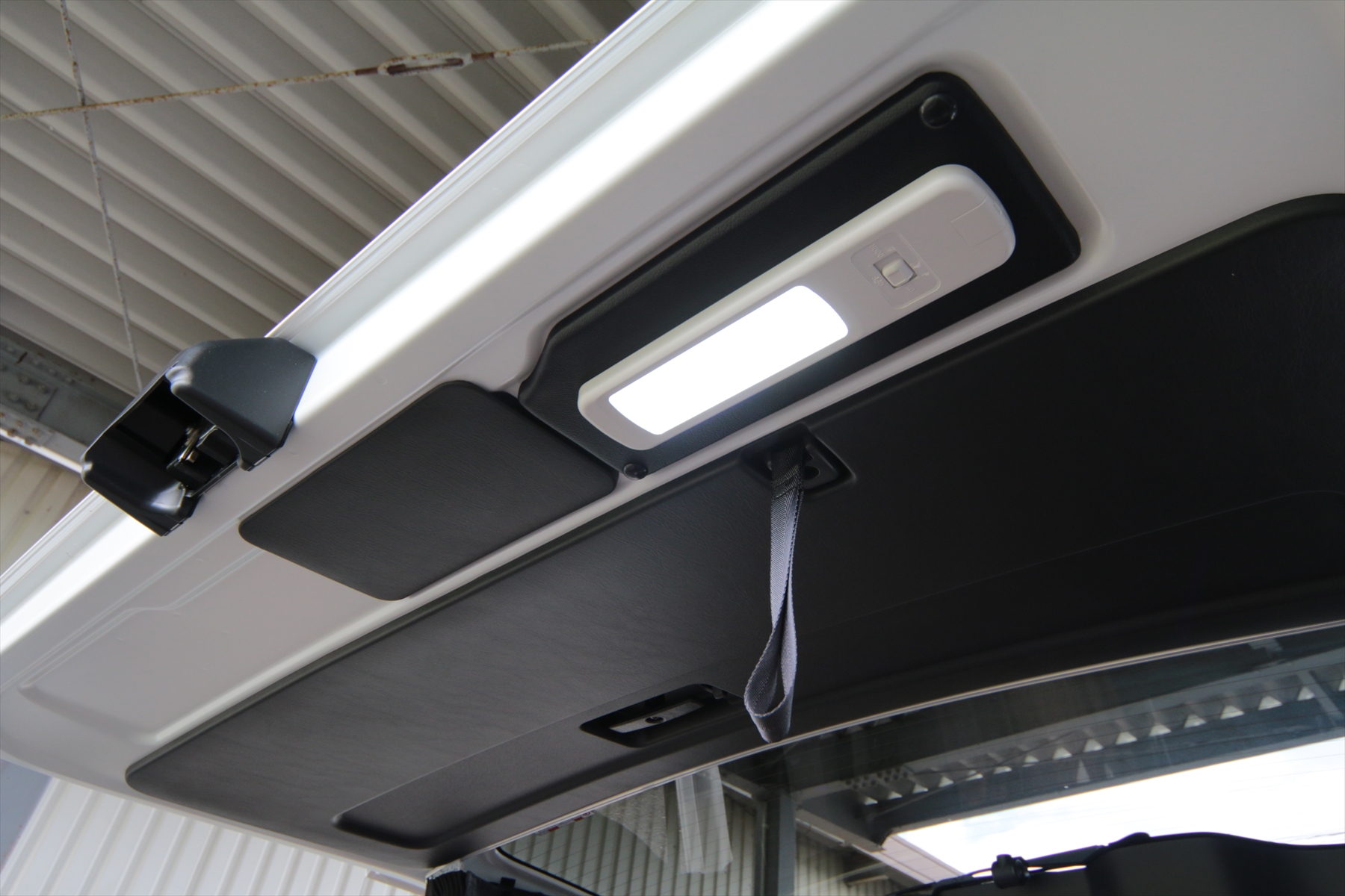 ドア連動スイッチ付きＬＥＤルームランプ