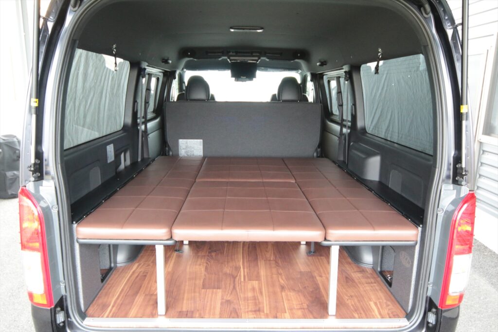 ハイエースSGLワイド跳ね上げベッド搭載家族で車中泊の旅