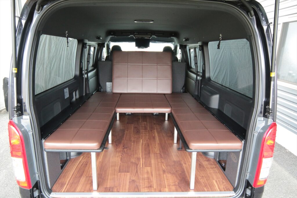 ハイエースSGLワイド跳ね上げベッド搭載家族で車中泊の旅