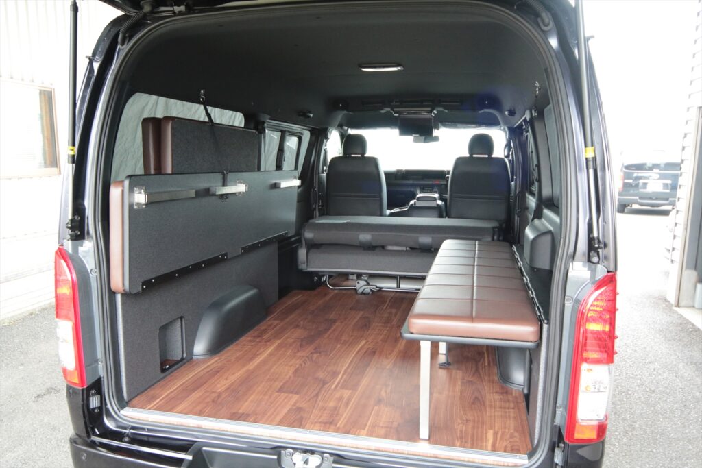 ハイエースSGLワイド跳ね上げベッド搭載家族で車中泊の旅