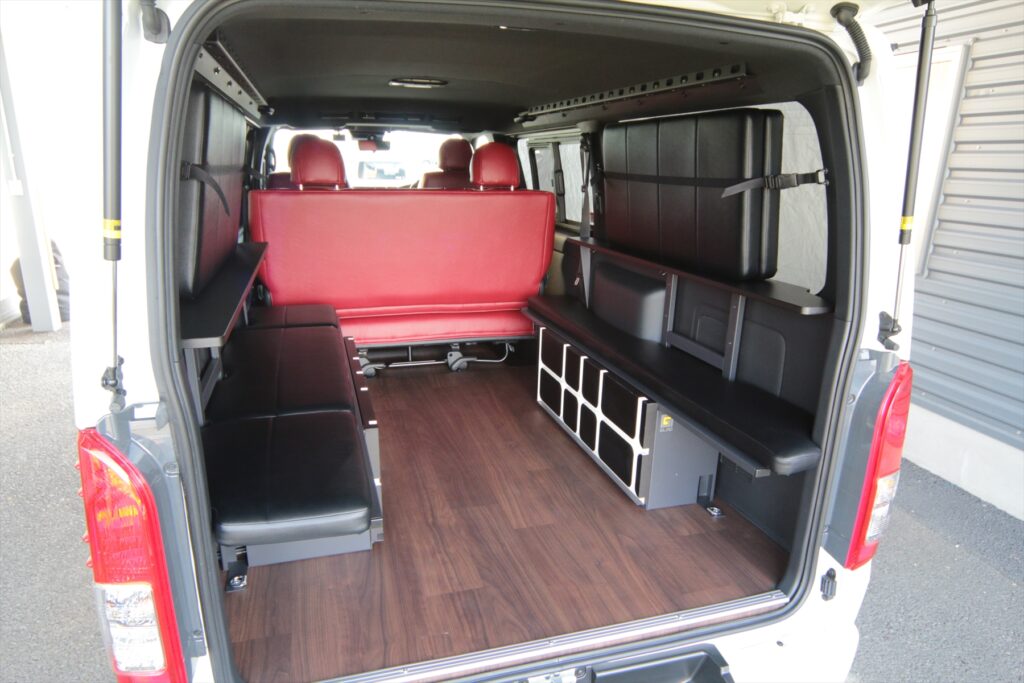 ハイエースGブロックベッド車中泊の旅トランポに大活躍！