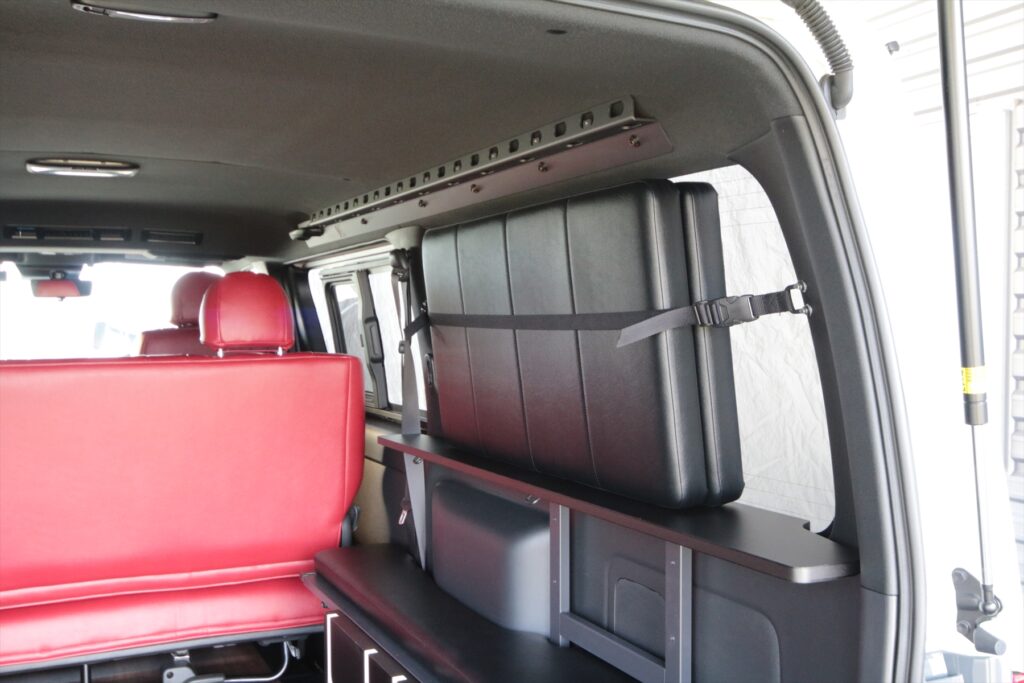 ハイエースGブロックベッド車中泊の旅トランポに大活躍！