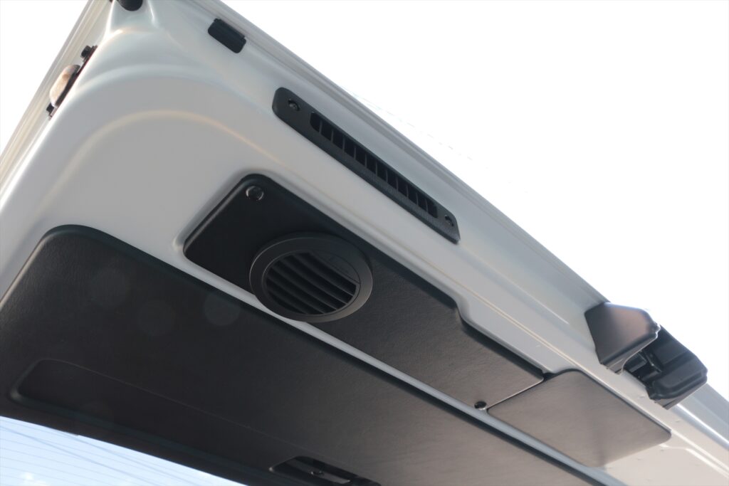 ハイエース換気扇リアゲートファン