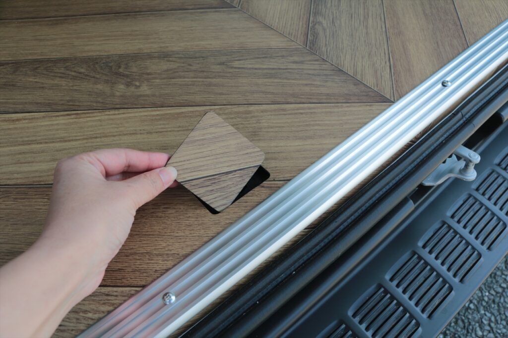 ハイエース床貼り加工