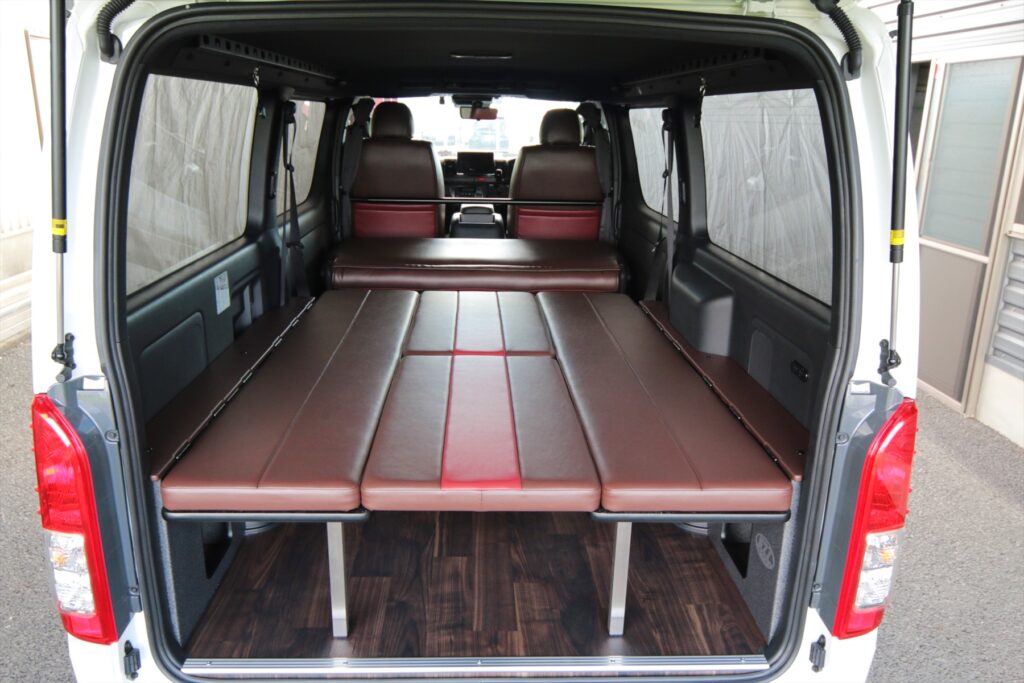 ハイエース跳ね上げベッドバイクトランポ車中泊の旅