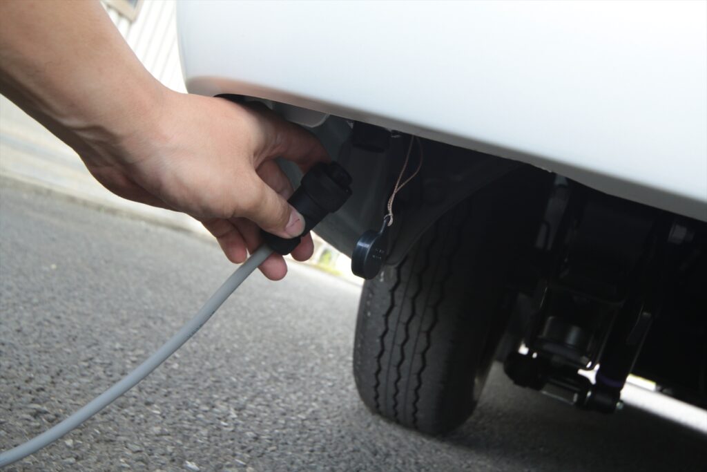 ハイエース外部電源入力