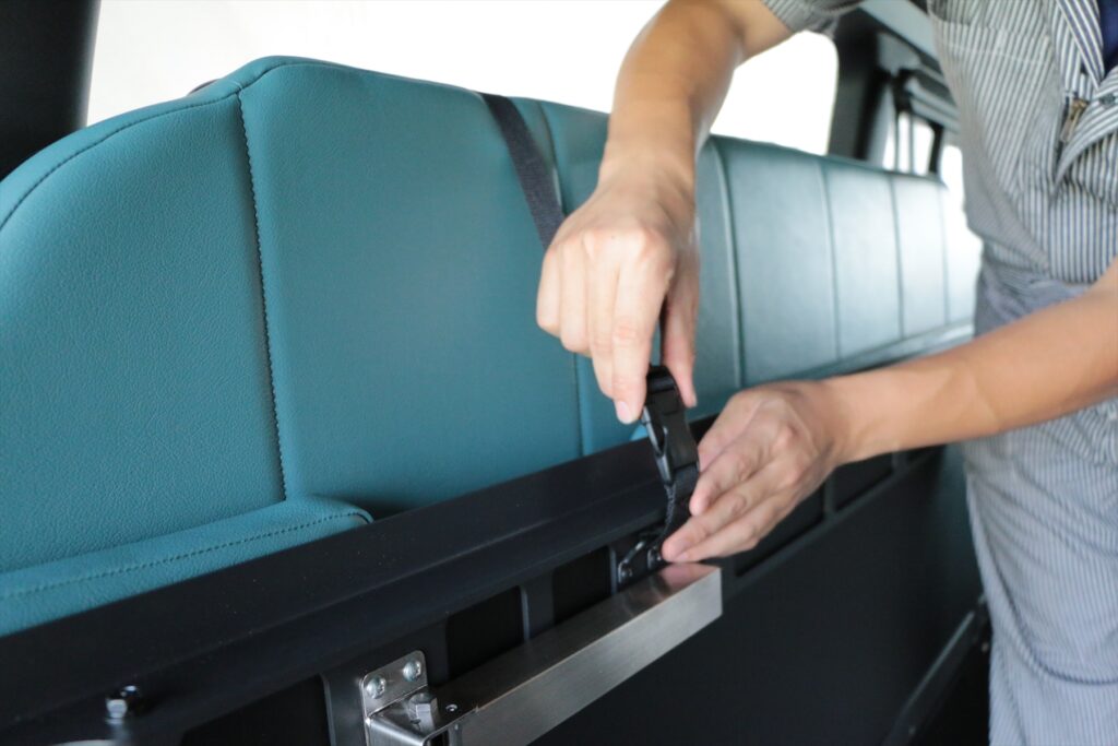 ハイエース2段ベッドステップベッドで車中泊