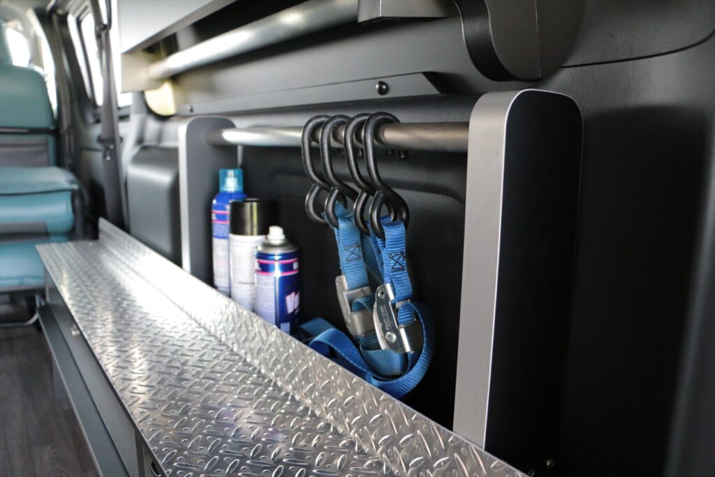 ハイエースモトボックスバイクトランポ活用