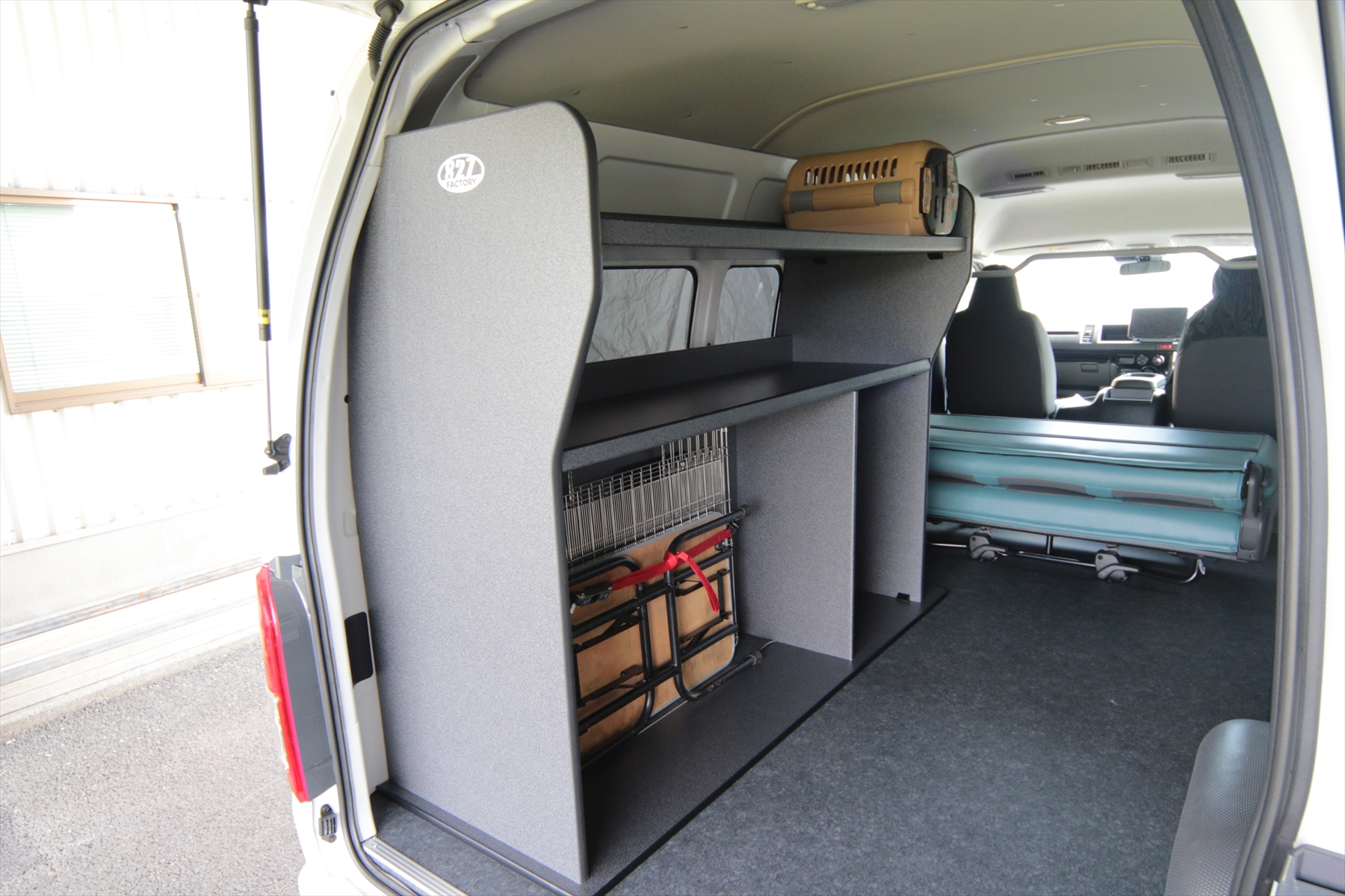 ドッグショーで全国遠征ケージもバリケンも収納わんこのための専用ラック