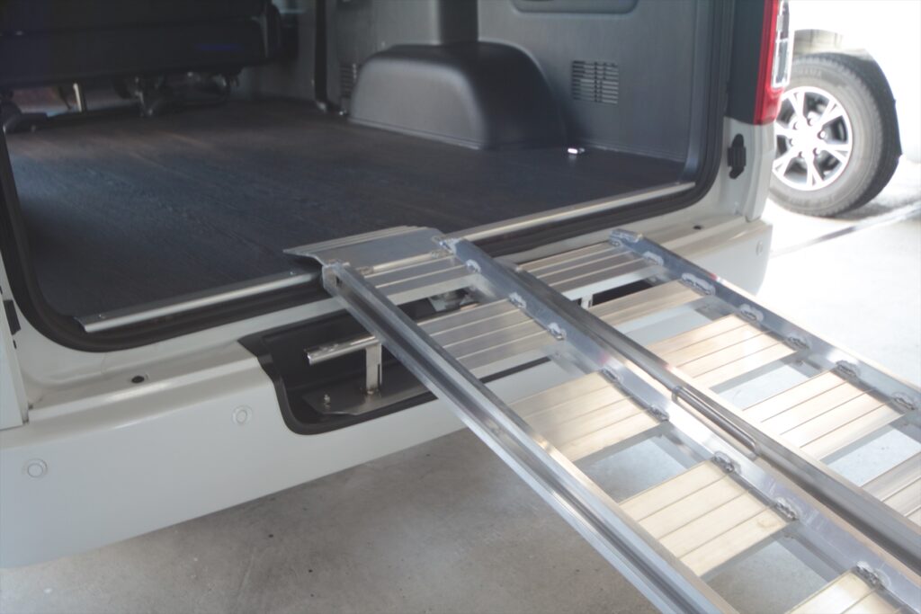 ハイエースバイクトランポラダーレールフック