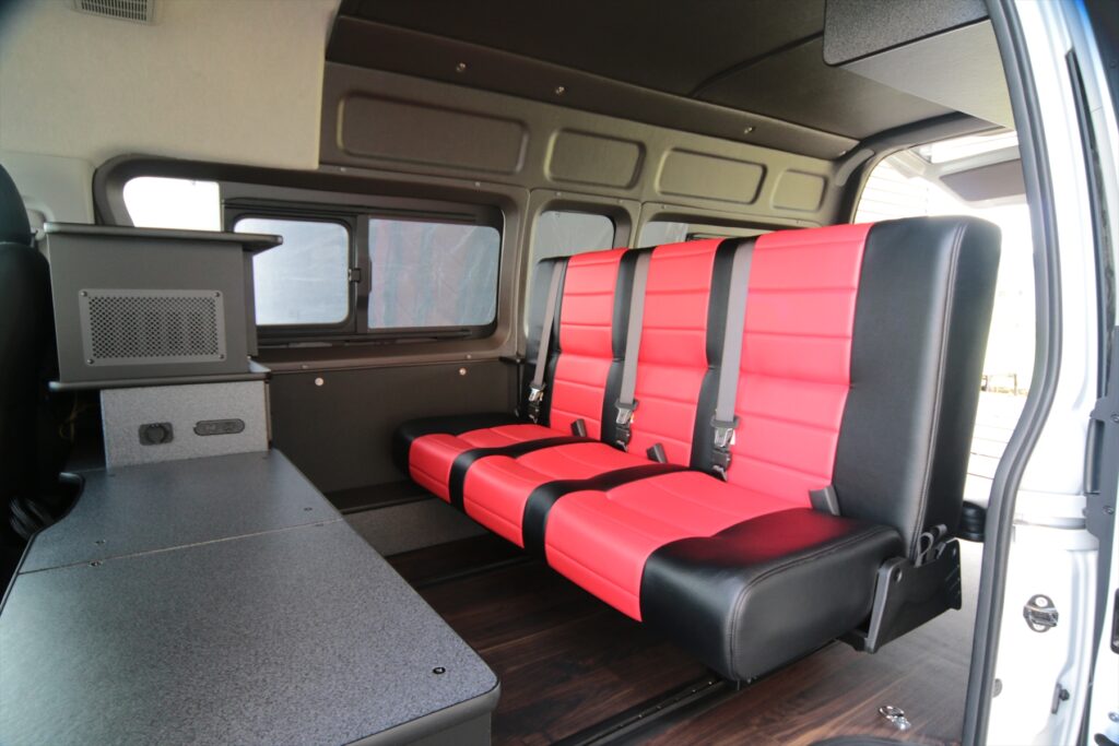 ハイエースベッドにもなるTSTiシート