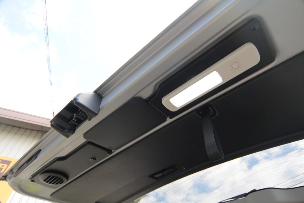 ドア連動スイッチ付きＬＥＤルームランプ