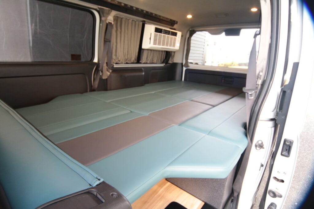 脱着ベッドマットで広々車中泊