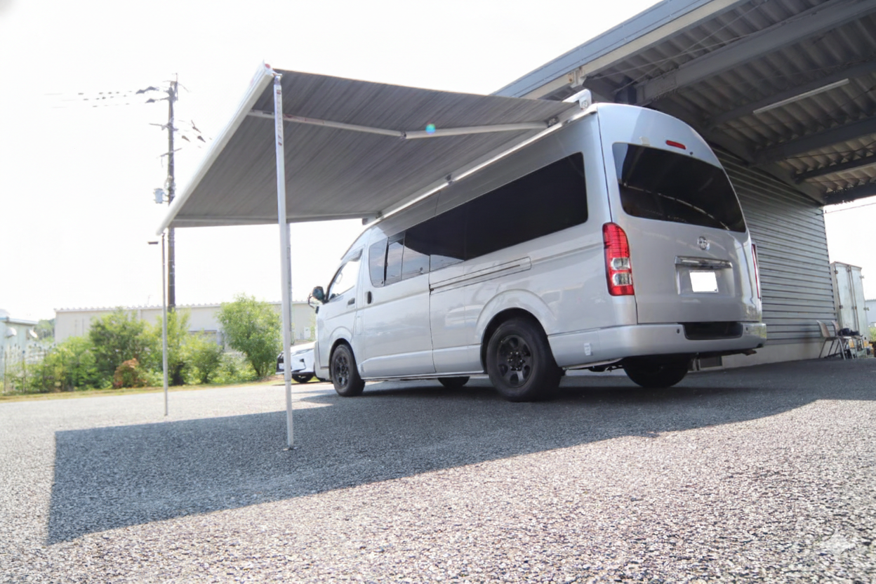 ハイエースにサイドオーニング