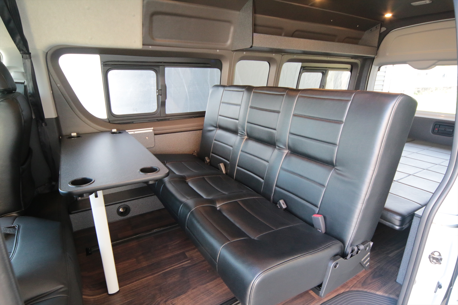 ハイエースベッドにもなるTSTiシート