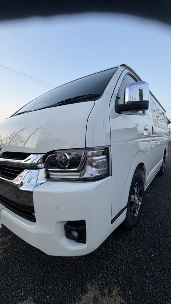新型ハイエースも入庫してます